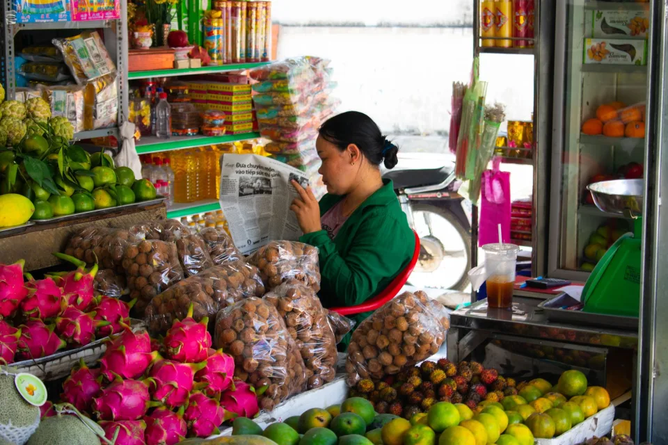 Kệ hàng bày gọn gàng